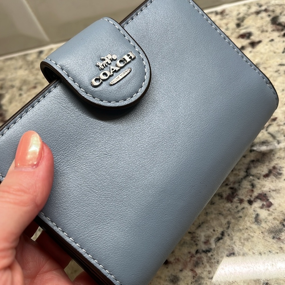 Coach Medium Leather Wallet NWT - Picture 9 of 12